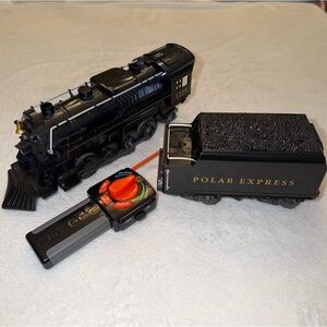 Lionel Polar Express Train Set Black
Doesn’t work, as is 2014 G gauge 7-11022